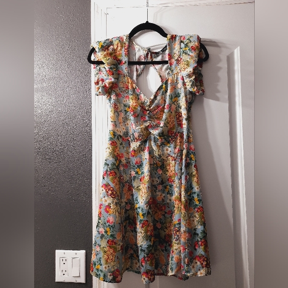 Zara Dresses & Skirts - Zara floral sun dress size M
